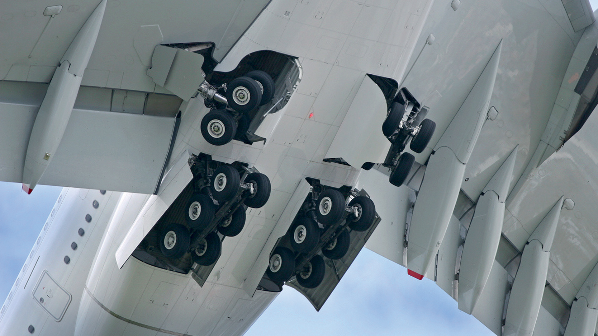 Landing gears 